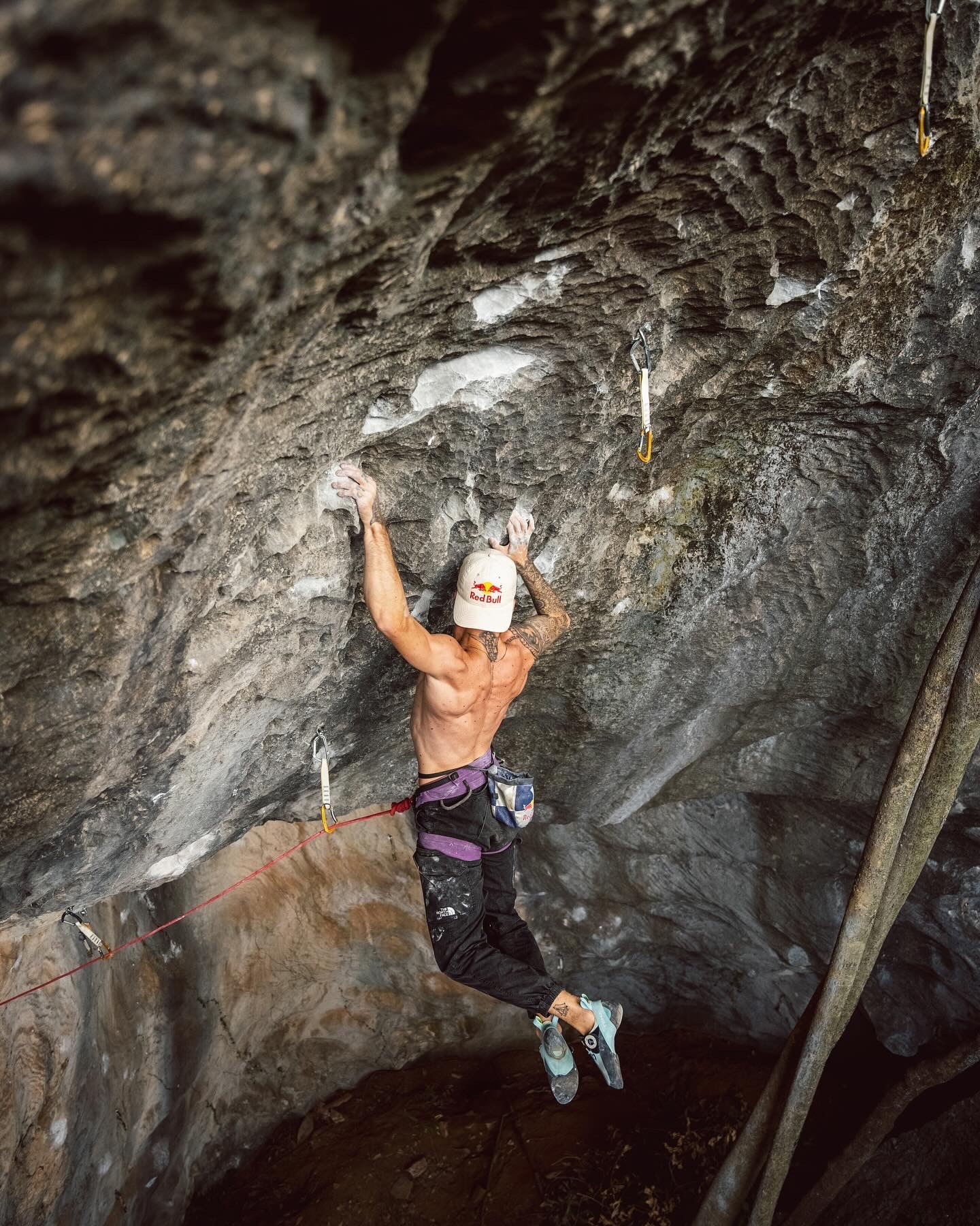 Atleta profissional de escalada Felipe Camargo